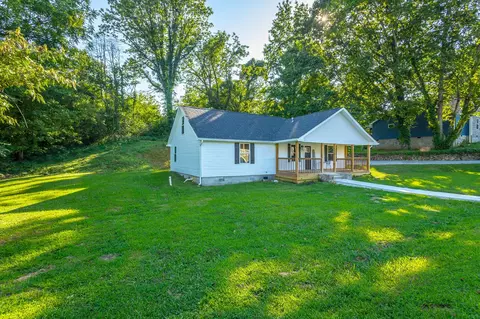 232 School St, Soddy Daisy, TN 37379