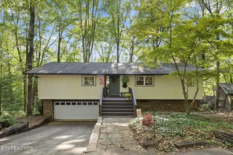 105 Trevecca Ln, Oak Ridge, TN 37830