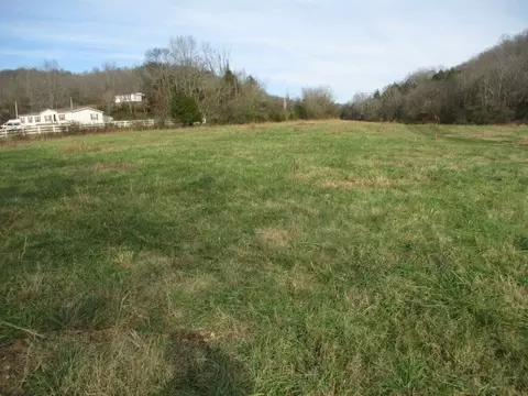 508 Rogues Fork Creek Rd, Bethpage, TN 37022