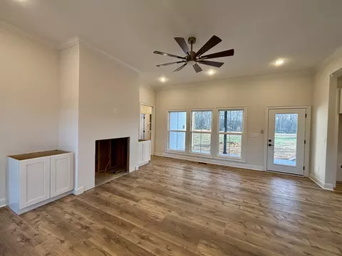 Living - 1826 Pocahontas Rd, Morrison, TN 37357 photo 5 of 6