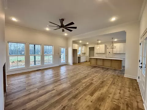 Living - 1826 Pocahontas Rd, Morrison, TN 37357 photo 4 of 6