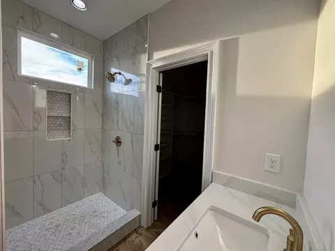 Bath - 1826 Pocahontas Rd, Morrison, TN 37357 photo 4 of 5