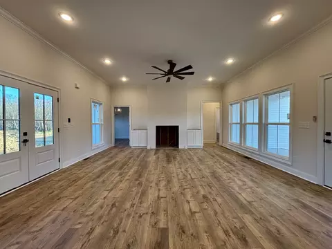 Living - 1826 Pocahontas Rd, Morrison, TN 37357 photo 2 of 6