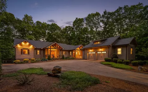 55 Mountain Farms Rd, Signal Mountain, TN 37377