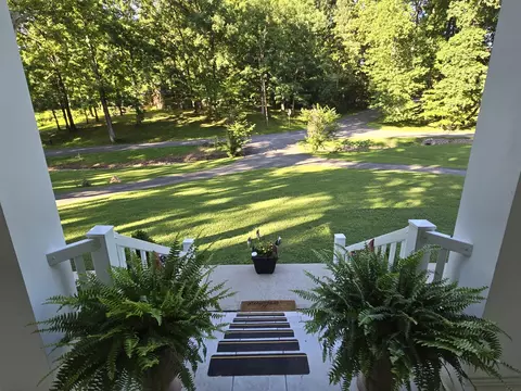 Exterior - 307 Crestview Dr, Dickson, TN 37055 photo 9 of 12