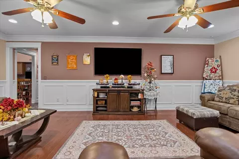 Entry Way - 307 Crestview Dr, Dickson, TN 37055 photo 1 of 4