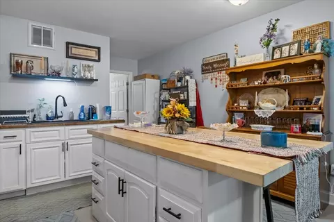 Kitchen - 307 Crestview Dr, Dickson, TN 37055 photo 7 of 8