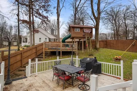 Exterior - 307 Crestview Dr, Dickson, TN 37055 photo 11 of 12