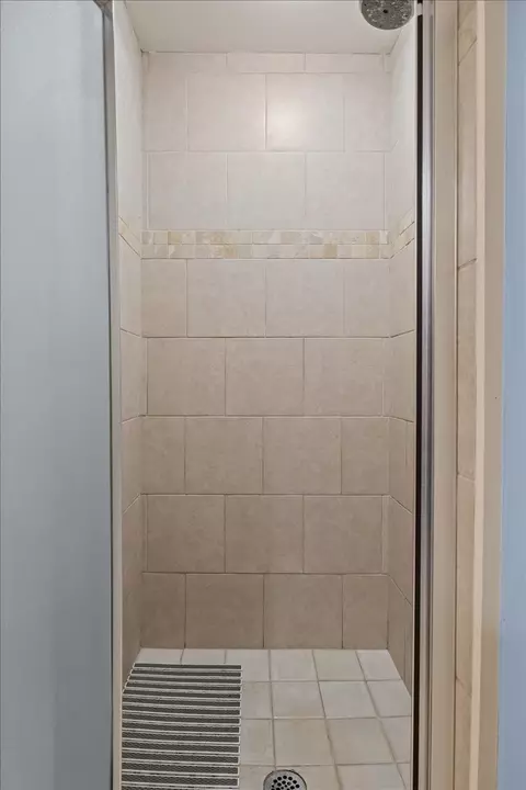 Bath - 307 Crestview Dr, Dickson, TN 37055 photo 6 of 7