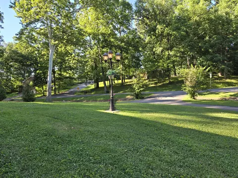 Exterior - 307 Crestview Dr, Dickson, TN 37055 photo 4 of 12