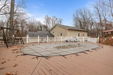 Exterior - 307 Crestview Dr, Dickson, TN 37055 photo 10 of 12