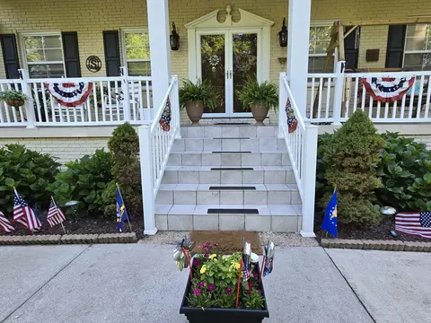 Exterior - 307 Crestview Dr, Dickson, TN 37055 photo 7 of 12