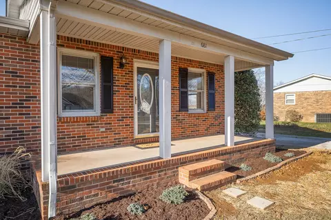 Exterior - 681 Hennessee Ave, Morrison, TN 37357 photo 3 of 5