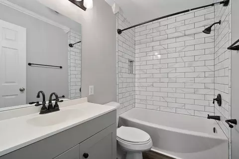Bath - 681 Hennessee Ave, Morrison, TN 37357 photo 1 of 2