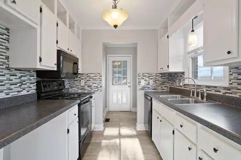Kitchen - 681 Hennessee Ave, Morrison, TN 37357 photo 2 of 3