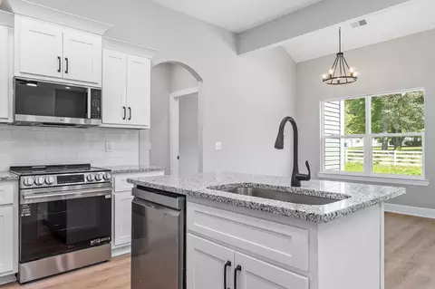 Kitchen - 105 Reece Rd, Baxter, TN 38544 photo 2 of 2