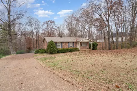 1176 Petty Rd, White Bluff, TN 37187
