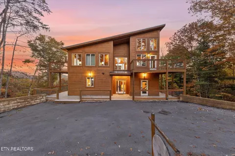 4164 Chamberlain Ln, Sevierville, TN 37862