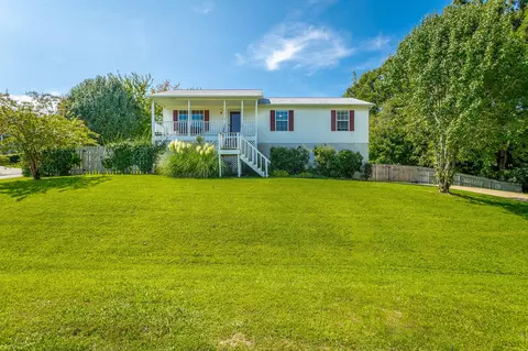 1097 Harvest Knoll Ln, Soddy Daisy, TN 37379