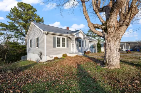Exterior - 105 Arnold St, Centerville, TN 37033 photo 2 of 4