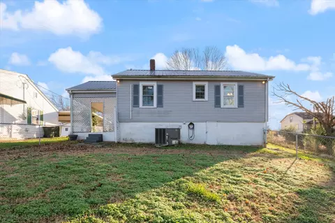 Exterior - 105 Arnold St, Centerville, TN 37033 photo 3 of 4