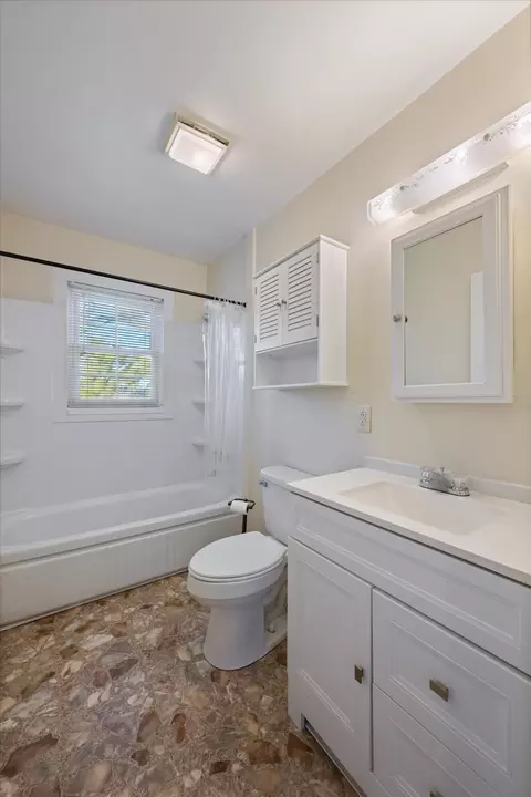 Bath - 105 Arnold St, Centerville, TN 37033 photo 1 of 1
