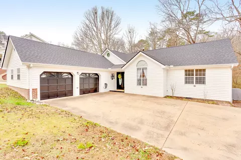 2422 W Wind Dr, Soddy Daisy, TN 37379