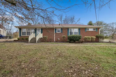 1117 Peninsula Dr, Gallatin, TN 37066