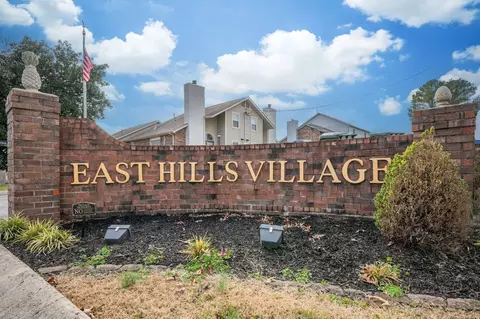 305 Village Ln W, Dickson, TN 37055