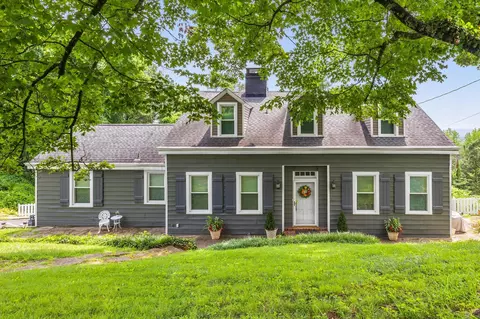 484 E View Dr, Chattanooga, TN 37404