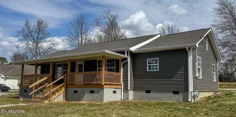 138 Lloyd St, Oneida, TN 37841 photo 4