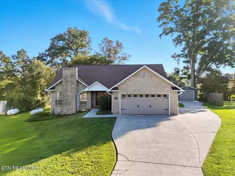 3109 Fairoaks Dr, Maryville, TN 37803