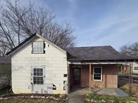 1024 Woodland St, Columbia, TN 38401