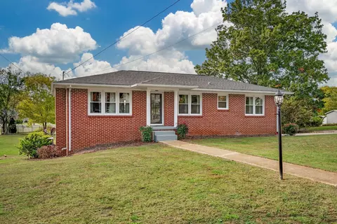 918 1st Ave, Fayetteville, TN 37334