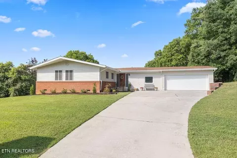 4316 NE Shangri La Dr, Knoxville, TN 37914