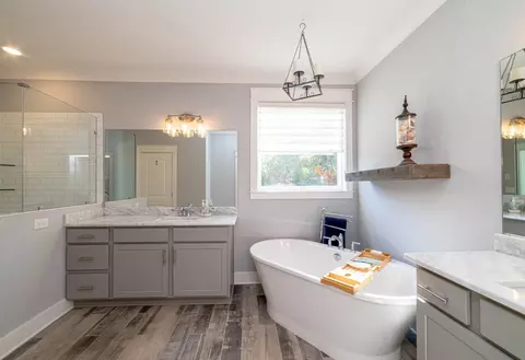 Bath - 600 Beamon Dr, Franklin, TN 37064 photo 2 of 3