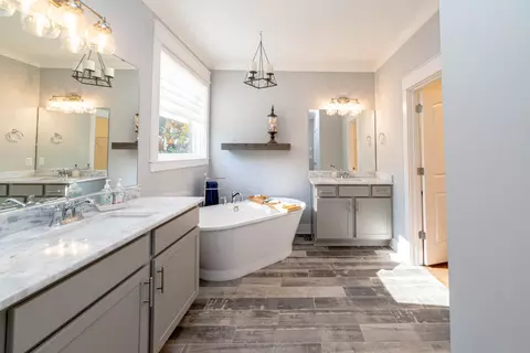 Bath - 600 Beamon Dr, Franklin, TN 37064 photo 1 of 3