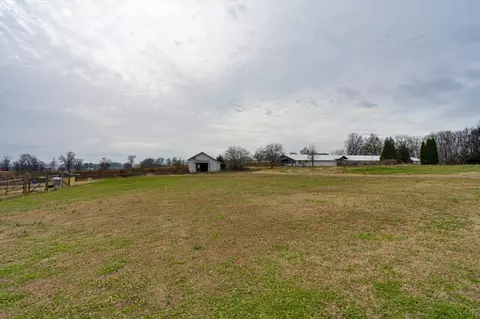 Exterior - 106 Wilder Chapel Rd, Decherd, TN 37324 photo 5 of 9