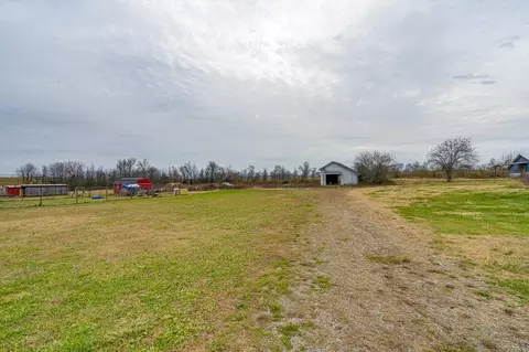 Exterior - 106 Wilder Chapel Rd, Decherd, TN 37324 photo 8 of 9