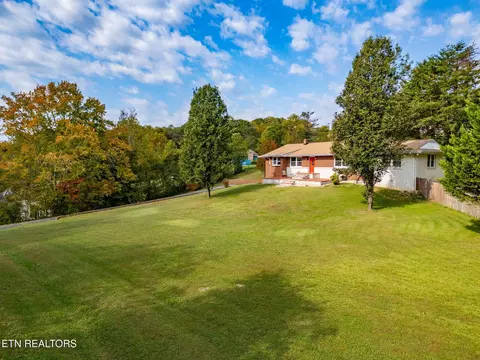 302 Hickory St, Clinton, TN 37716