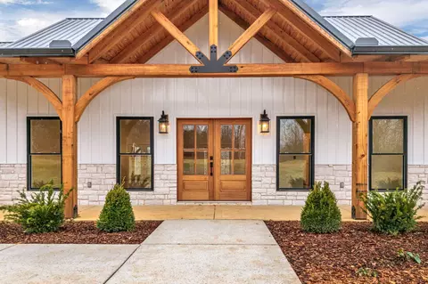 2024 Trace Creek Rd, Centerville, TN 37033