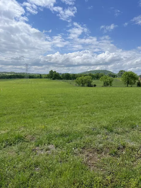 1 Walnut Grove Rd, Hartsville, TN 37074