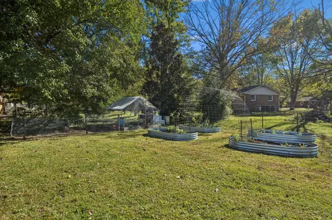 Exterior - 440 W Maple St, Morrison, TN 37357 photo 4 of 7