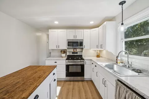 Kitchen - 440 W Maple St, Morrison, TN 37357 photo 3 of 3