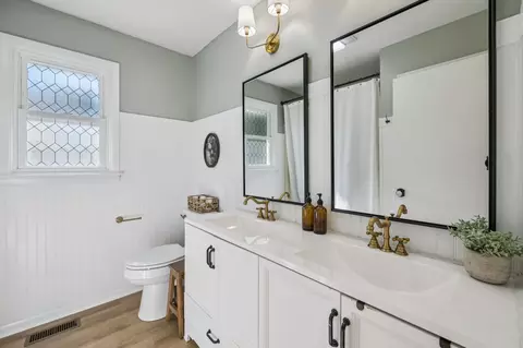 Bath - 440 W Maple St, Morrison, TN 37357 photo 2 of 2