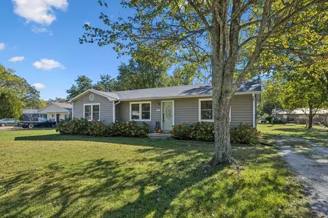 Exterior - 440 W Maple St, Morrison, TN 37357 photo 3 of 7