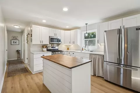 Kitchen - 440 W Maple St, Morrison, TN 37357 photo 2 of 3