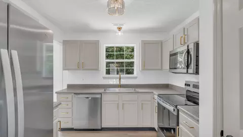 2741 Derby Downs Dr, Chattanooga, TN 37421 photo 10