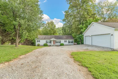 377 Clear Lake Dr, Jacksboro, TN 37757