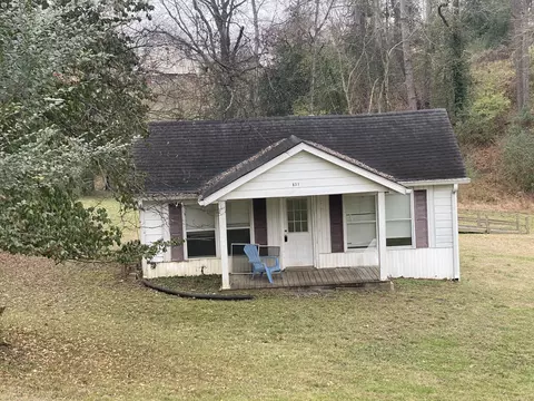 831 Cumberland Dr, Clarksville, TN 37040